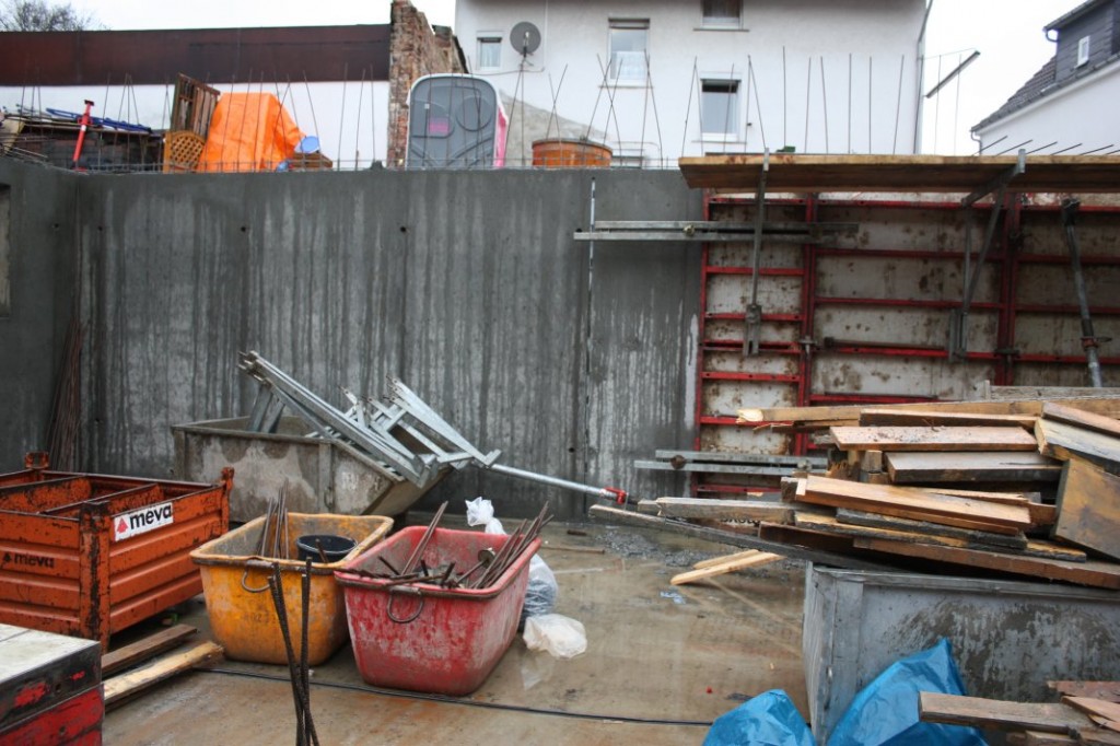 Kellerwände Tag 8 – Betonieren – Wir bauen ein Haus